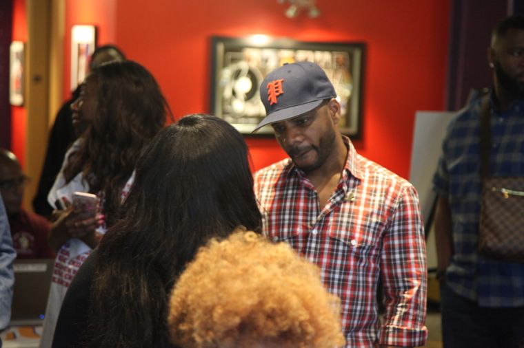 Kirk Franklin & Volunteer at the St. Jude Radiothon 2016