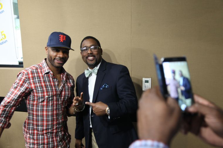 Kirk Franklin & Volunteer at the St. Jude Radiothon 2016