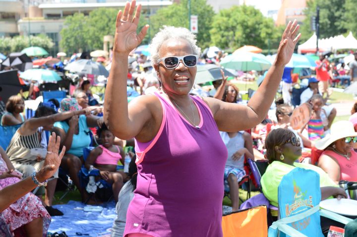 Praise Family Crowd Shots