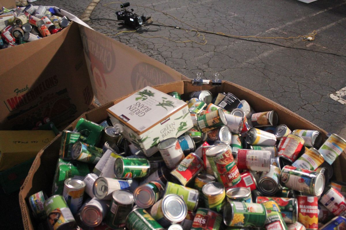 Holiday Can-A-Thon At Cumberland Mall