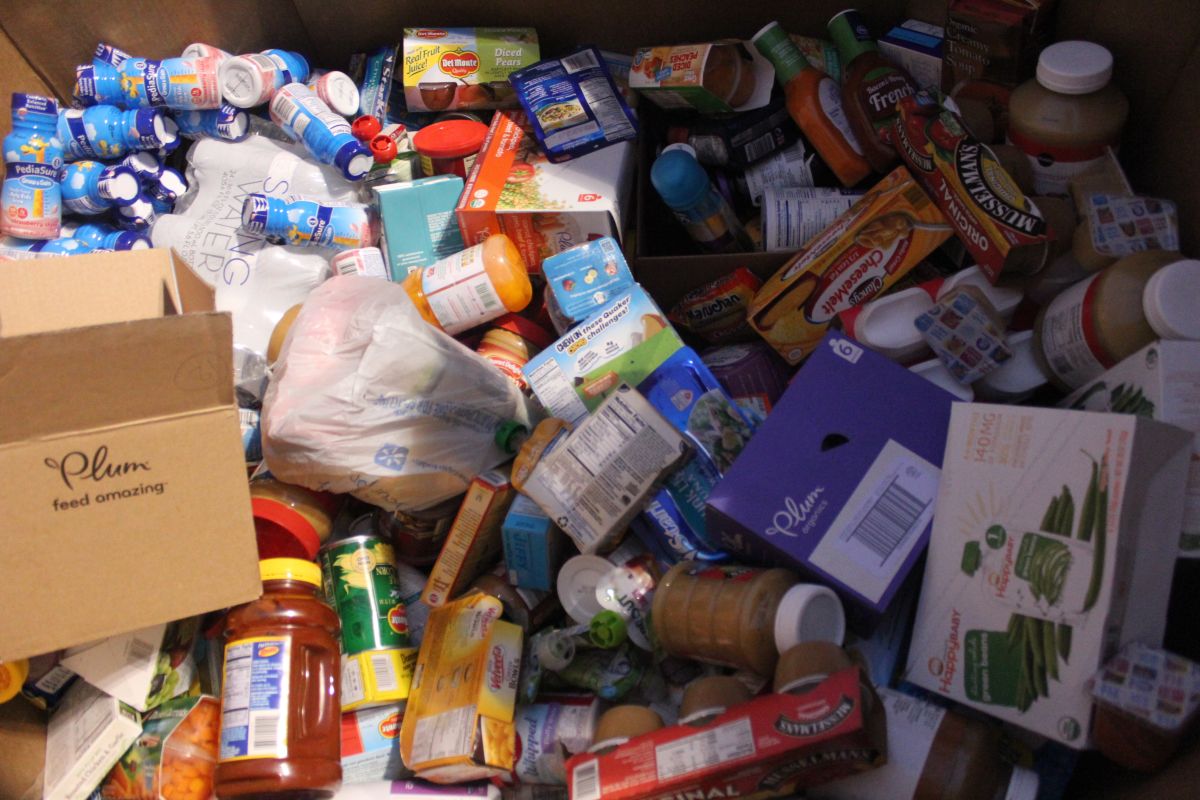 Holiday Can-A-Thon At Cumberland Mall