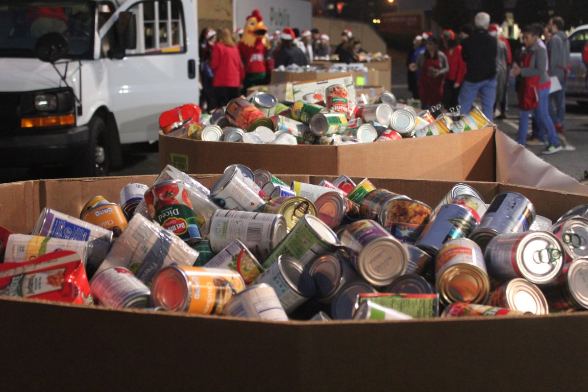 Holiday Can-A-Thon At Cumberland Mall