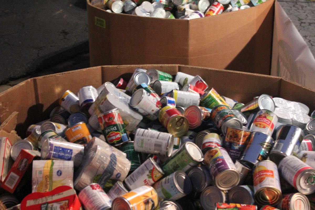 Holiday Can-A-Thon At Cumberland Mall
