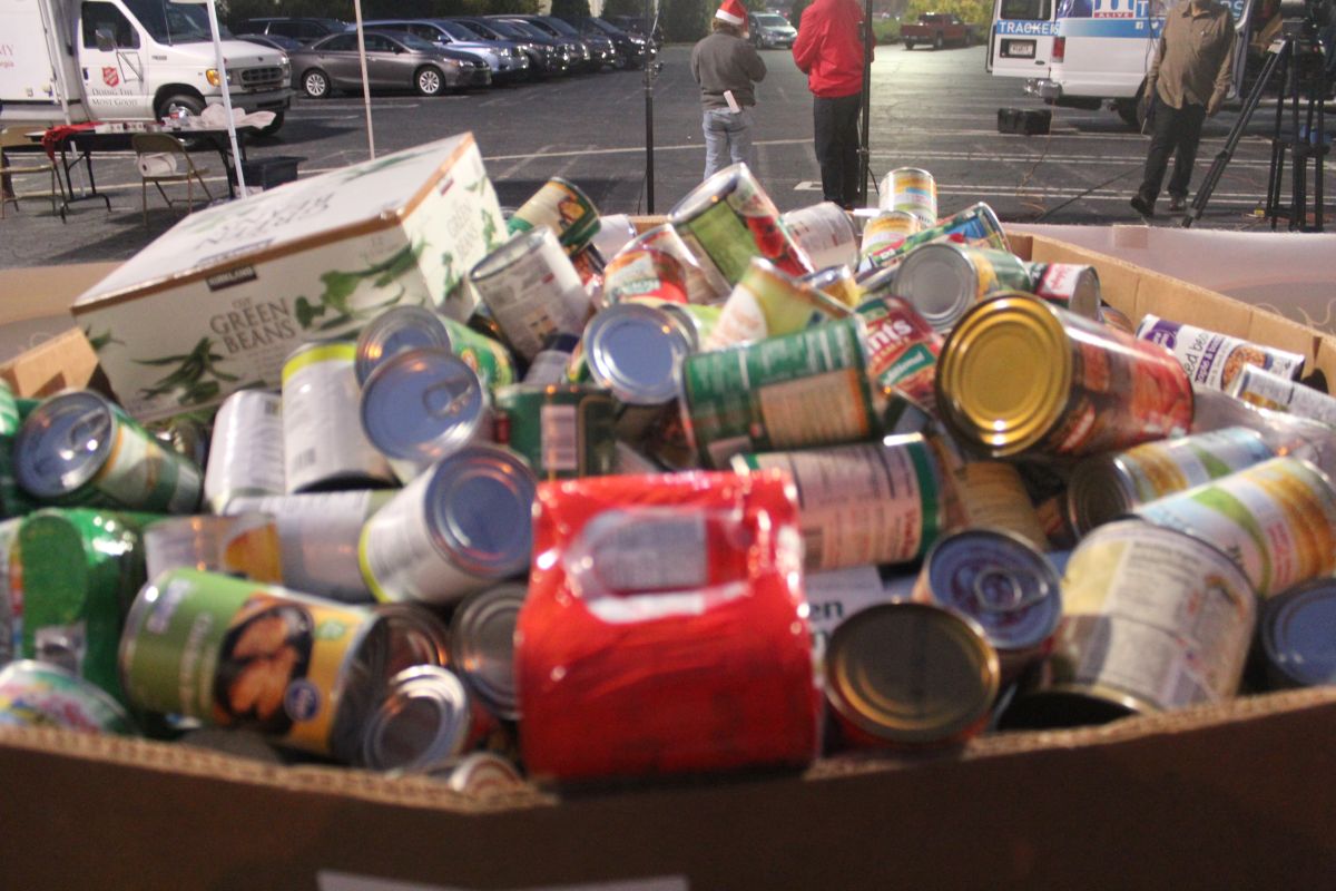 Holiday Can-A-Thon At Cumberland Mall