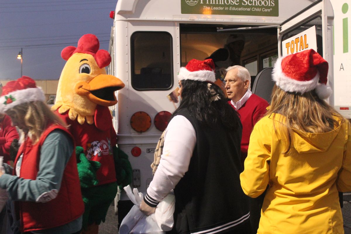 Holiday Can-A-Thon At Cumberland Mall