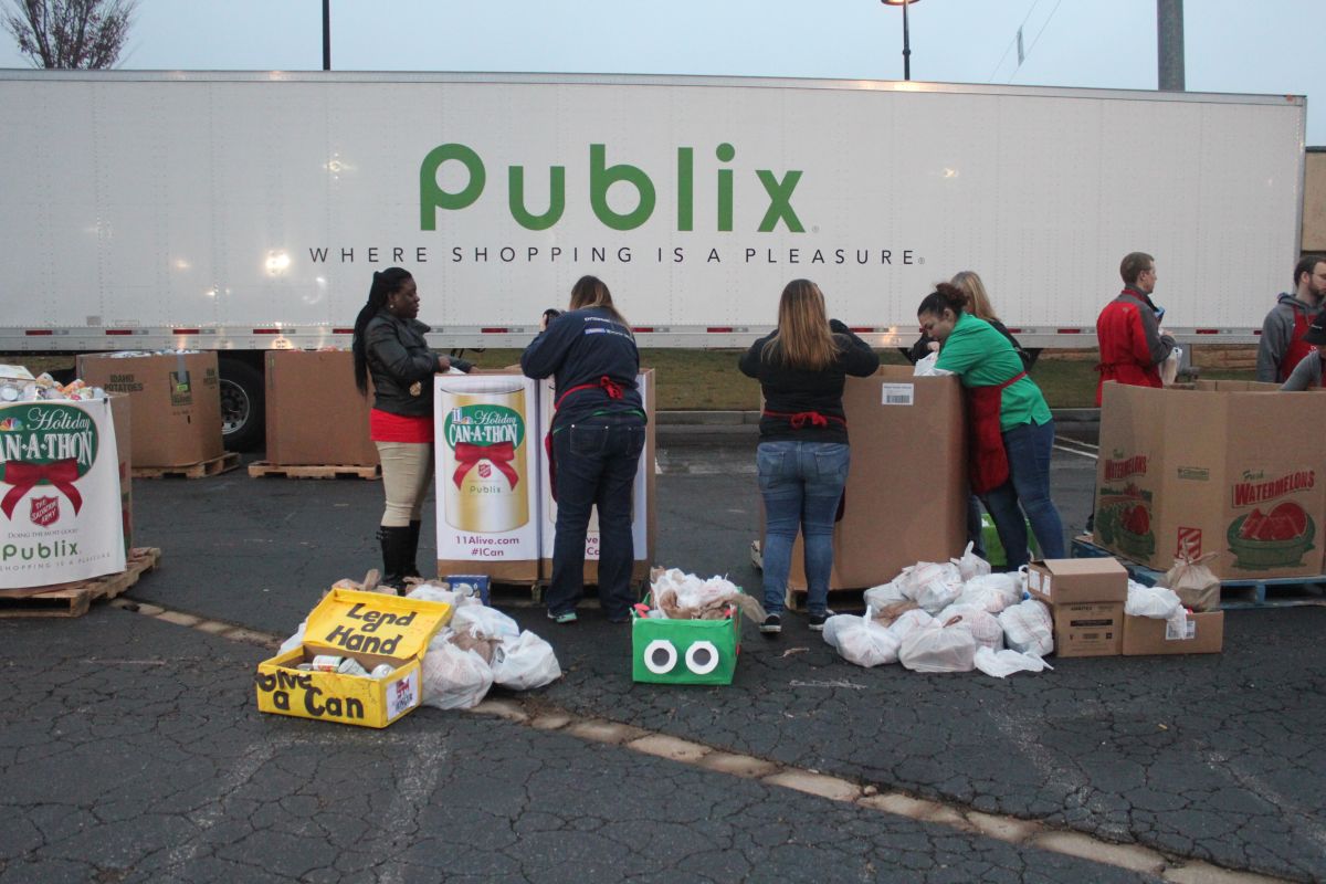 Holiday Can-A-Thon At Cumberland Mall