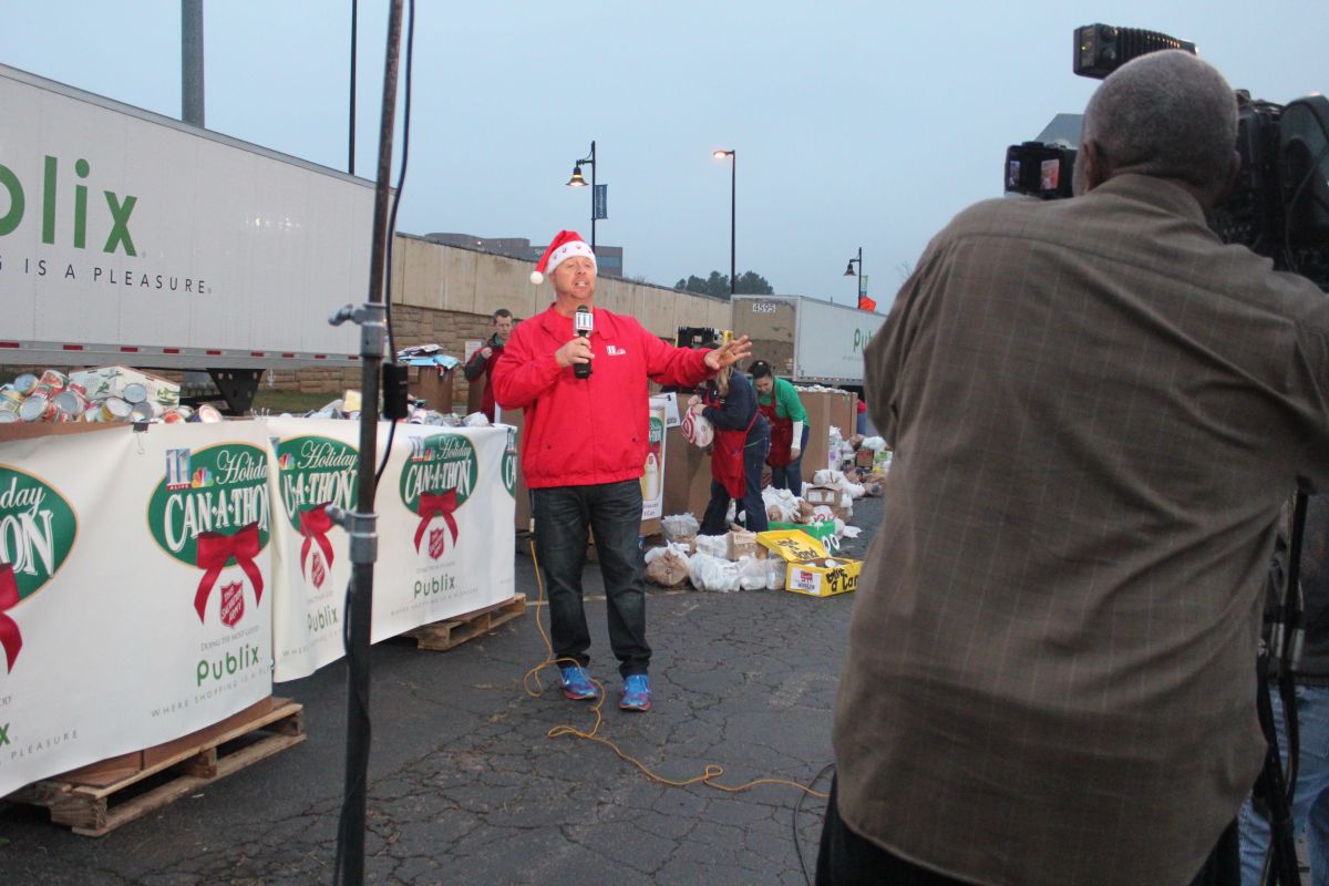 Holiday Can-A-Thon At Cumberland Mall
