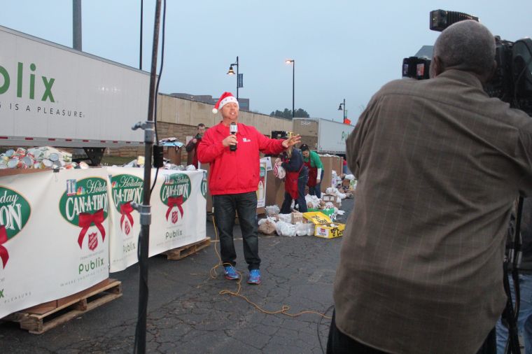 Holiday Can-A-Thon At Cumberland Mall