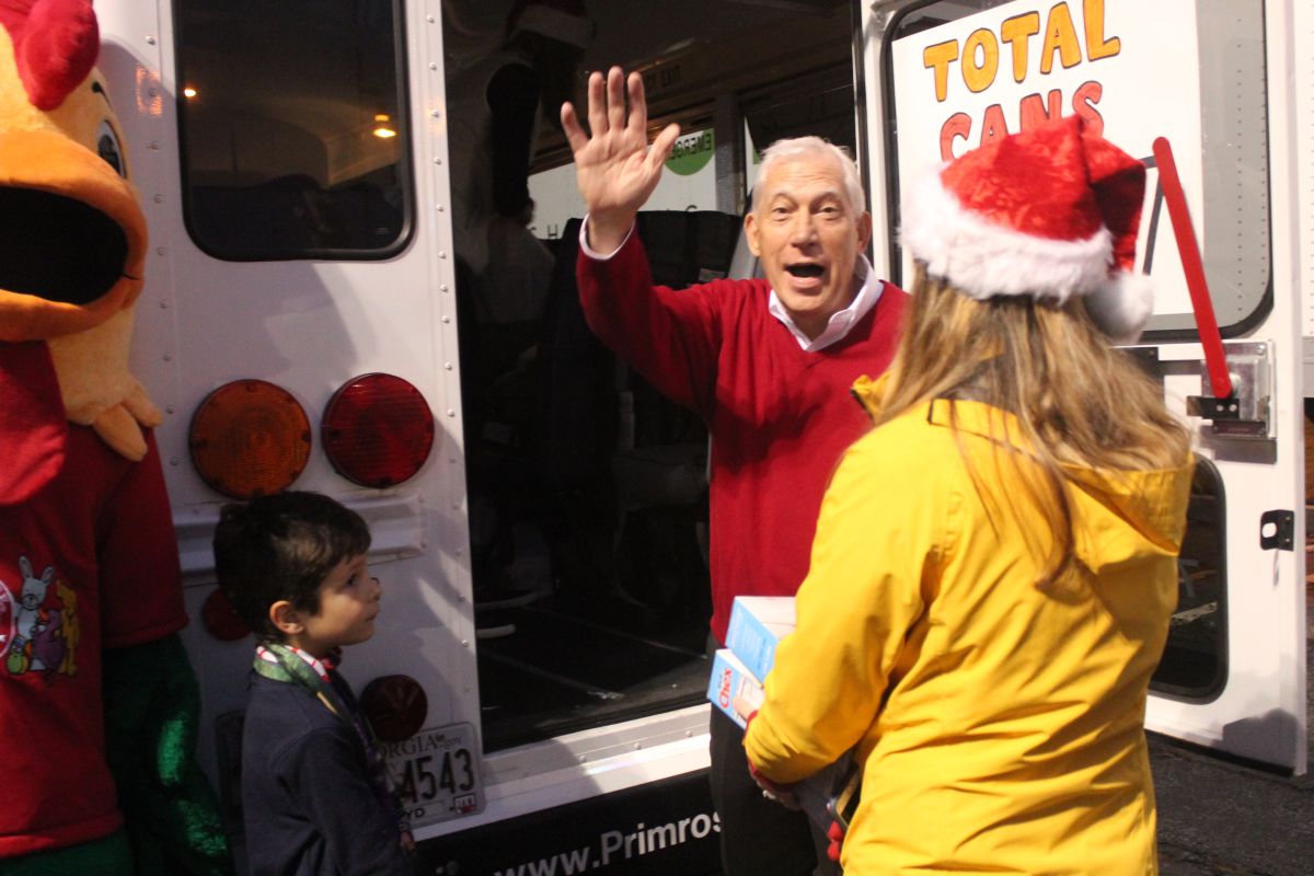 Holiday Can-A-Thon At Cumberland Mall
