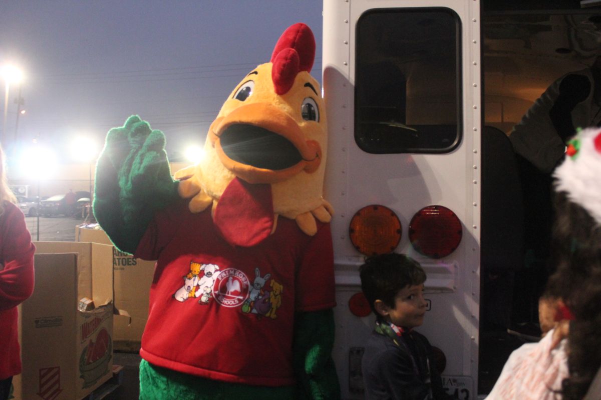 Holiday Can-A-Thon At Cumberland Mall