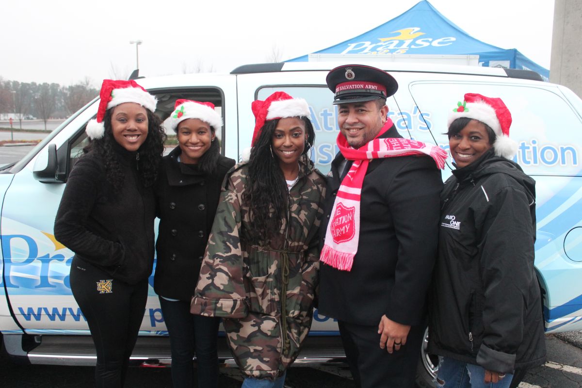 Holiday Can-A-Thon At Cumberland Mall
